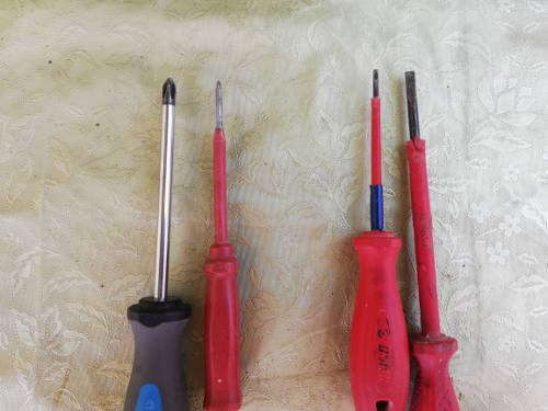 One pair of star and one pair of flat screwdrivers