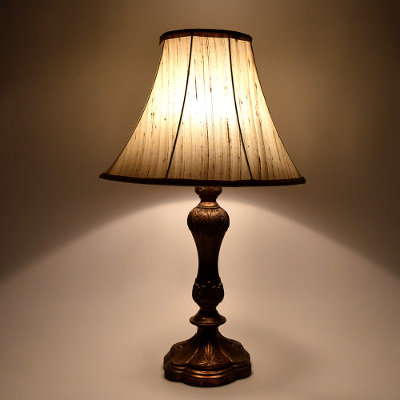 Traditional table lamp